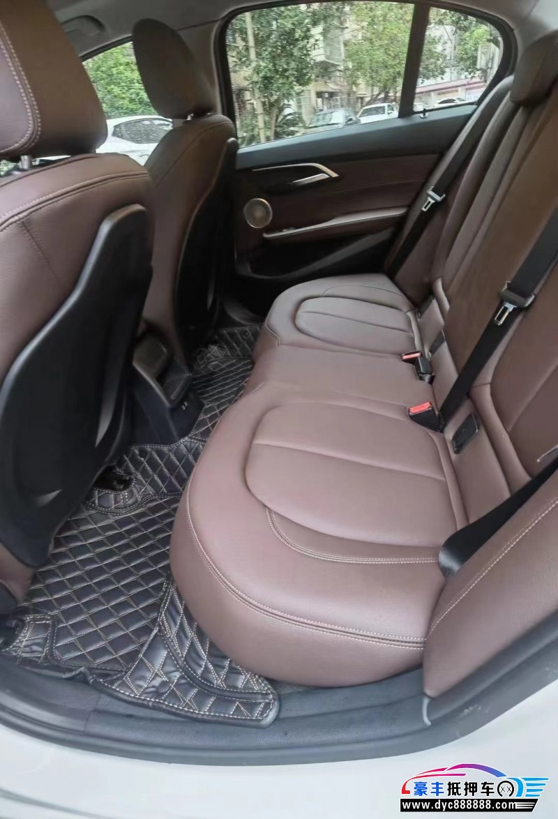 23年宝马1系轿车抵押车出售