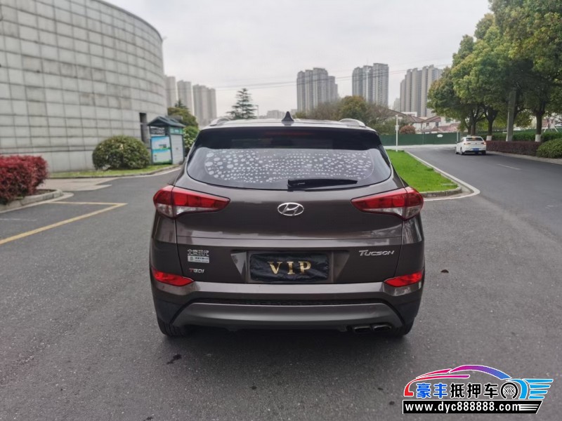 16年现代途胜轿车抵押车出售