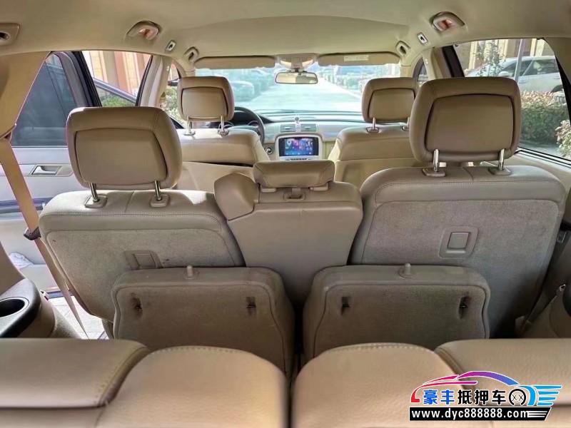 13年奔驰R级轿车抵押车出售