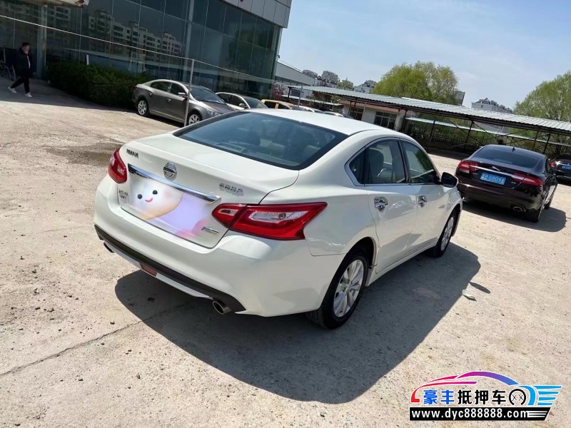 18年日产天籁轿车抵押车出售