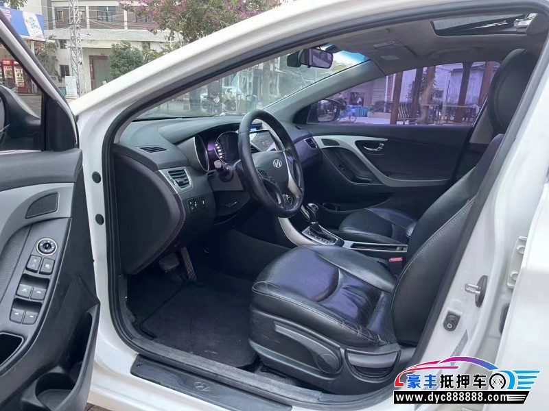 14年现代朗动轿车抵押车出售