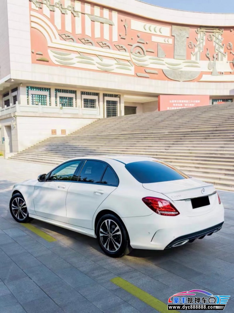 18年奔驰C级轿车抵押车出售