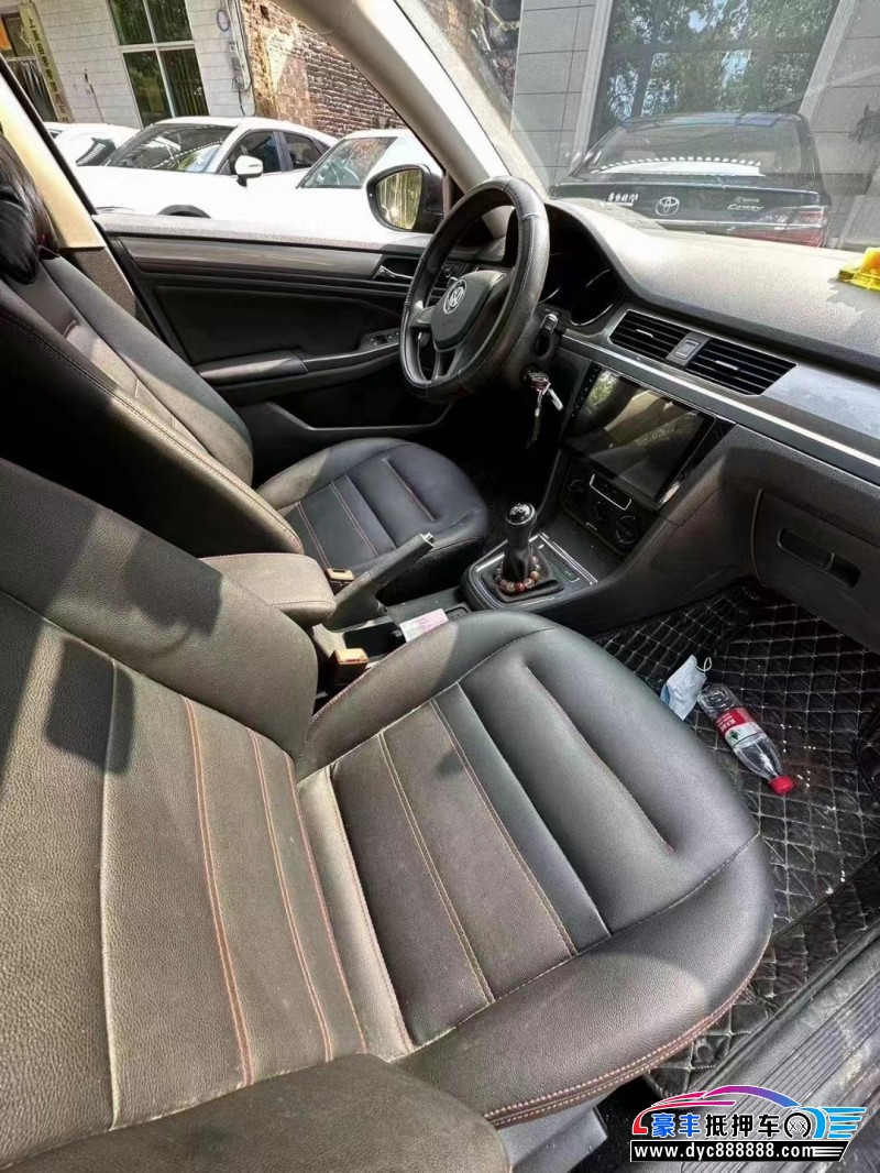 18年大众宝来轿车抵押车出售