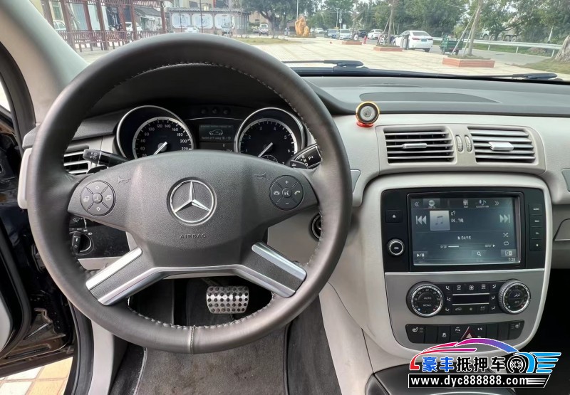 15年奔驰R级轿车抵押车出售