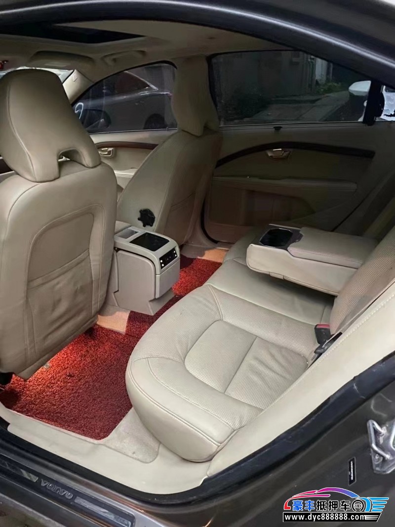15年沃尔沃S80轿车抵押车出售