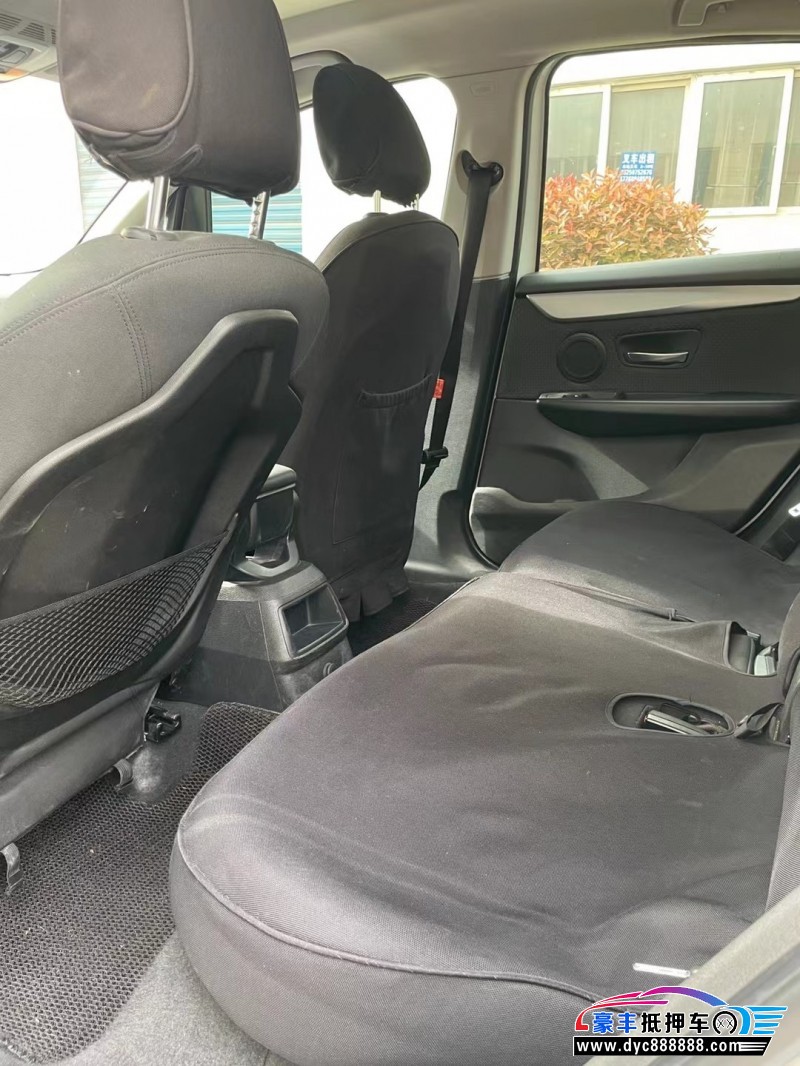 17年宝马2系轿车抵押车出售