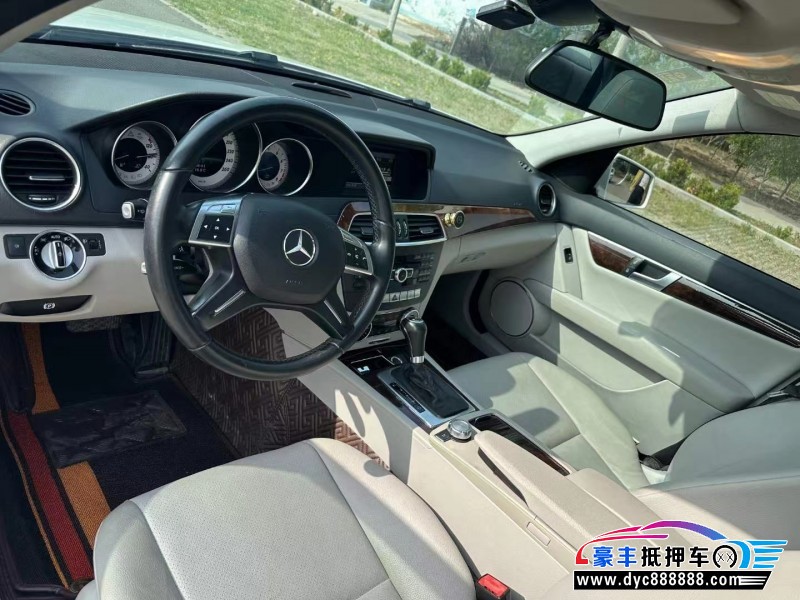 13年奔驰C级轿车抵押车出售