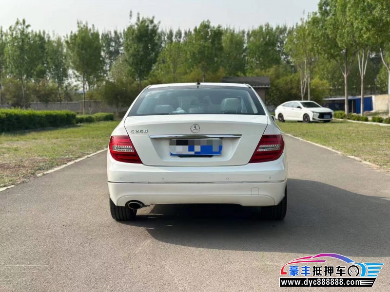 13年奔驰C级轿车抵押车出售