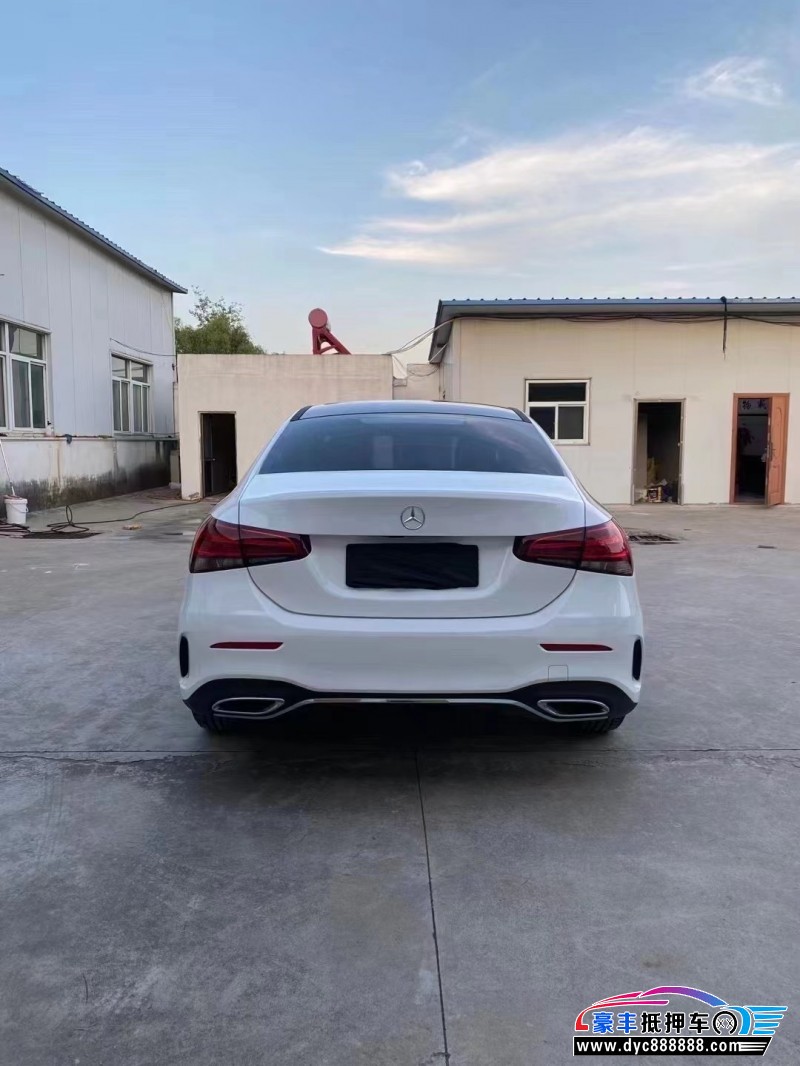 21年奔驰A轿车抵押车出售