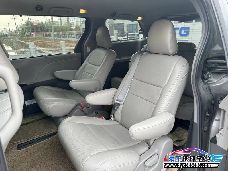 16年丰田塞纳SUV抵押车出售