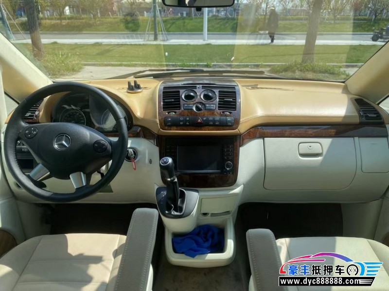 13年奔驰唯雅诺轿车抵押车出售