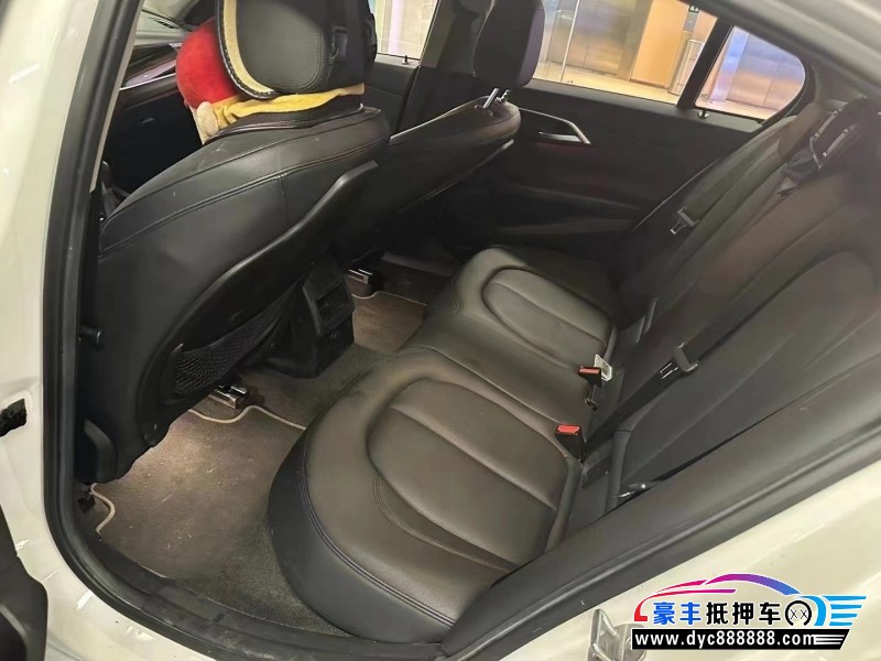 18年宝马1系轿车抵押车出售