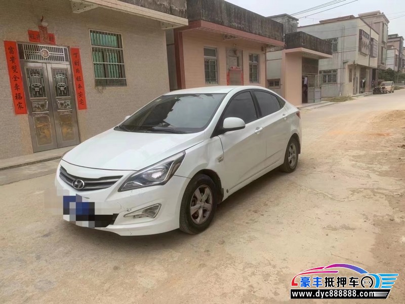 15年现代瑞纳轿车抵押车出售