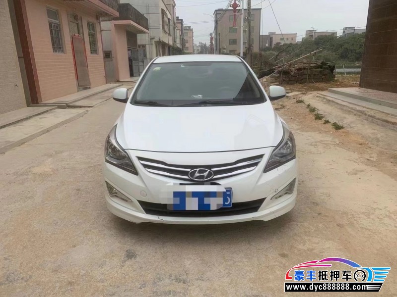 15年现代瑞纳轿车抵押车出售