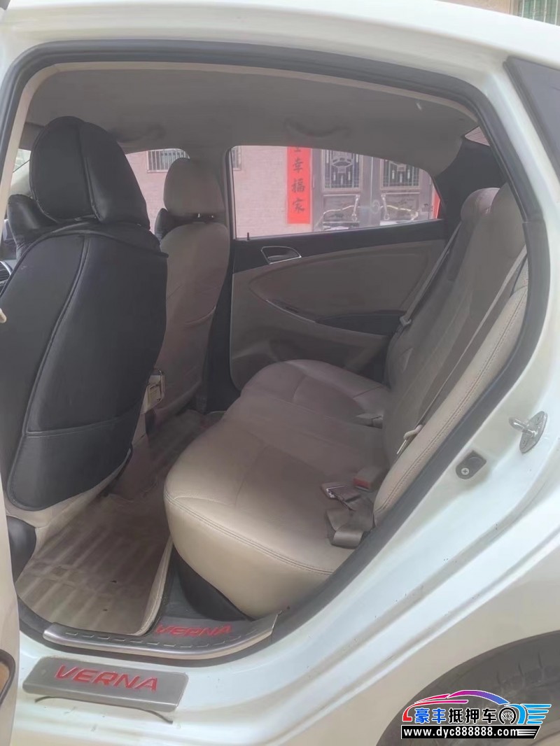 15年现代瑞纳轿车抵押车出售