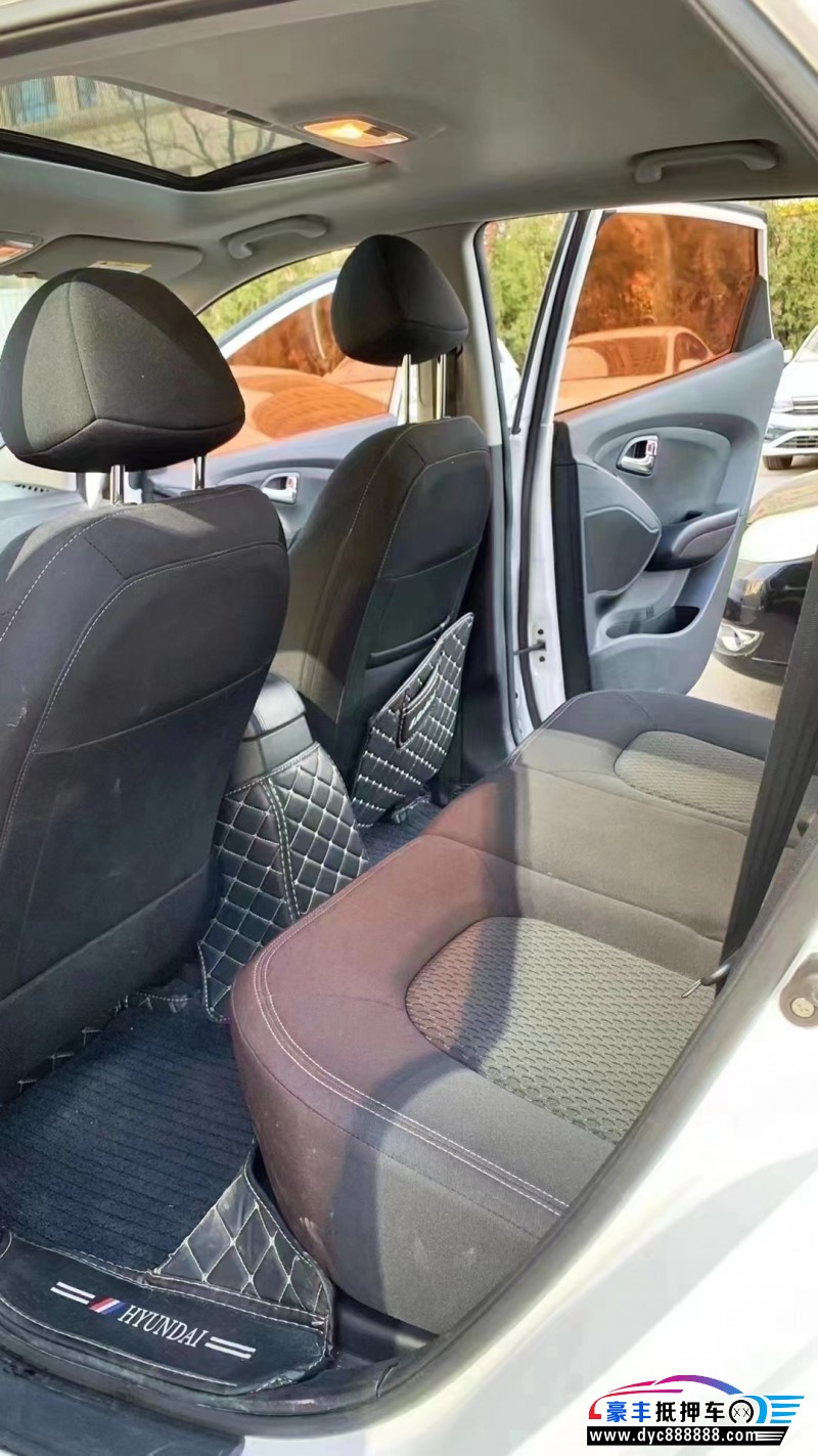 17年现代ix35轿车抵押车出售