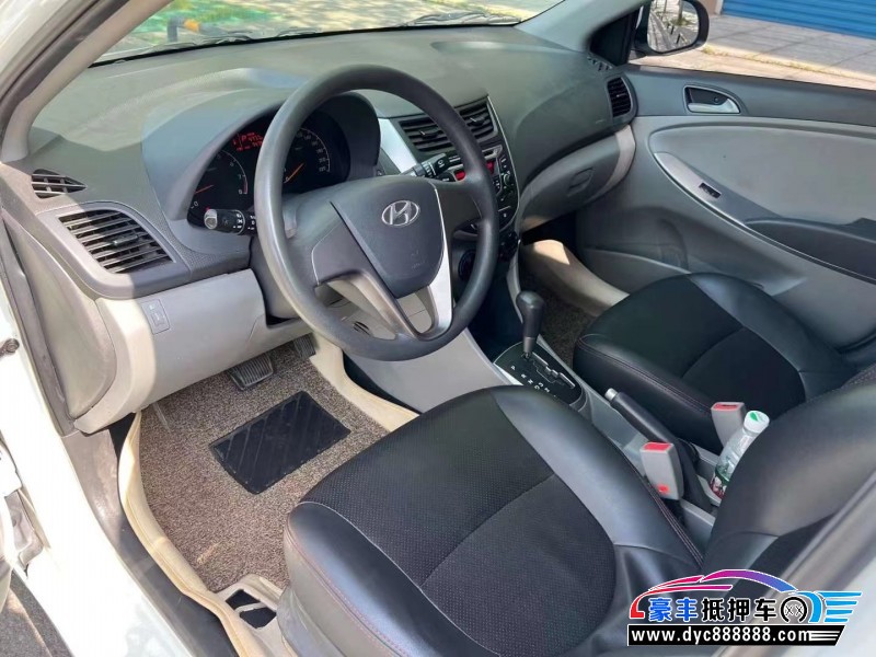 16年现代瑞纳轿车抵押车出售