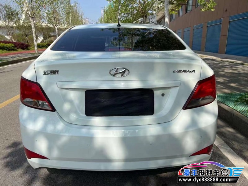 16年现代瑞纳轿车抵押车出售