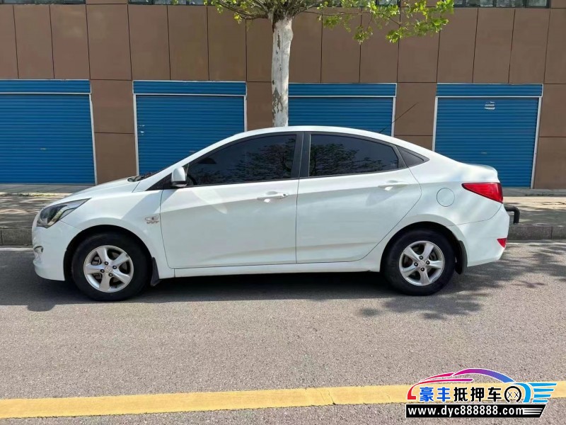 16年现代瑞纳轿车抵押车出售