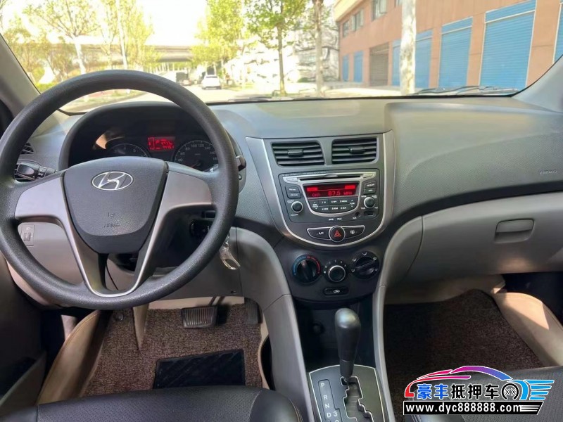 16年现代瑞纳轿车抵押车出售