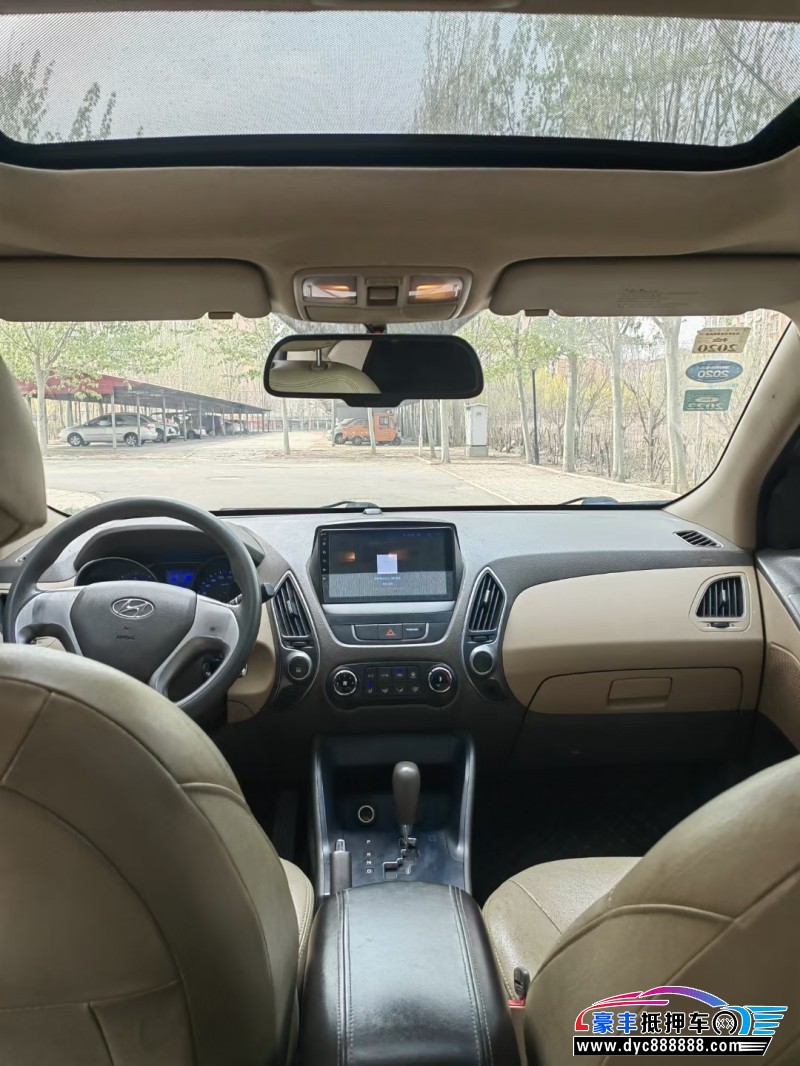 12年现代ix35轿车抵押车出售