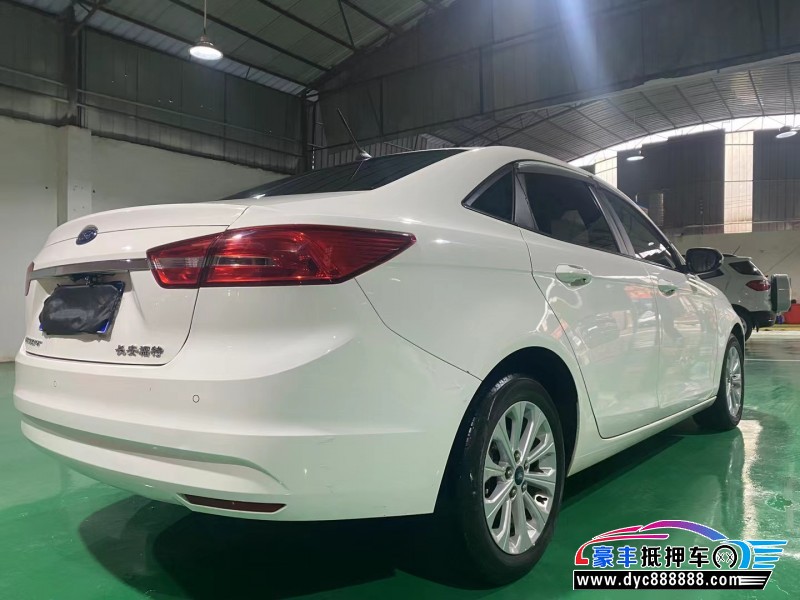 18年福特福睿斯轿车抵押车出售