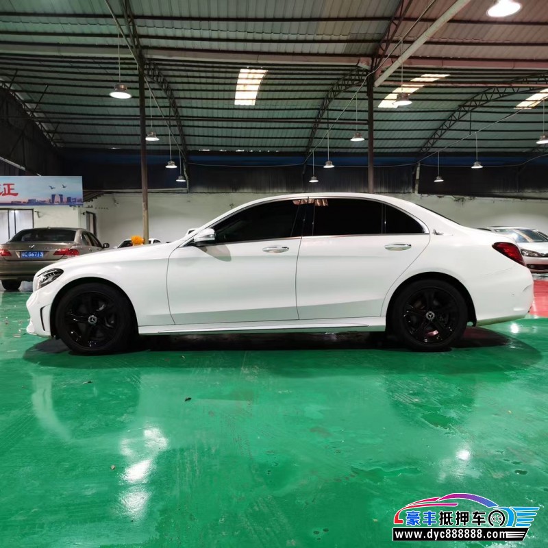 19年奔驰C级轿车抵押车出售