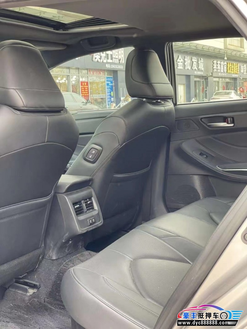 20年丰田亚洲龙轿车抵押车出售