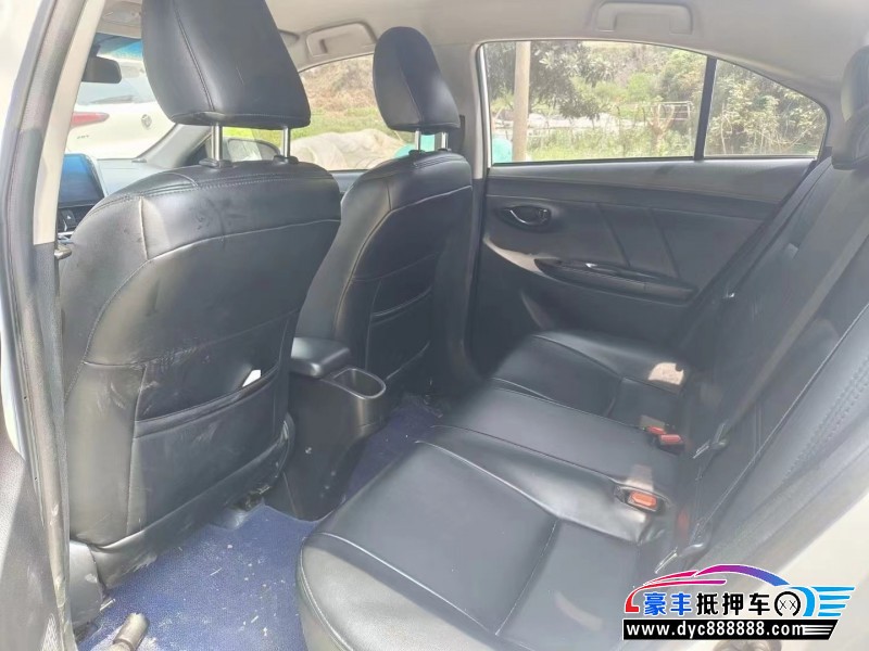 18年丰田致享轿车抵押车出售