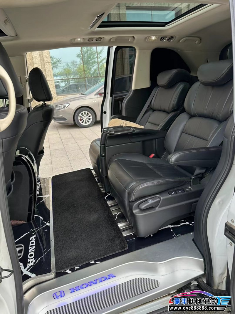 17年本田艾力绅轿车抵押车出售