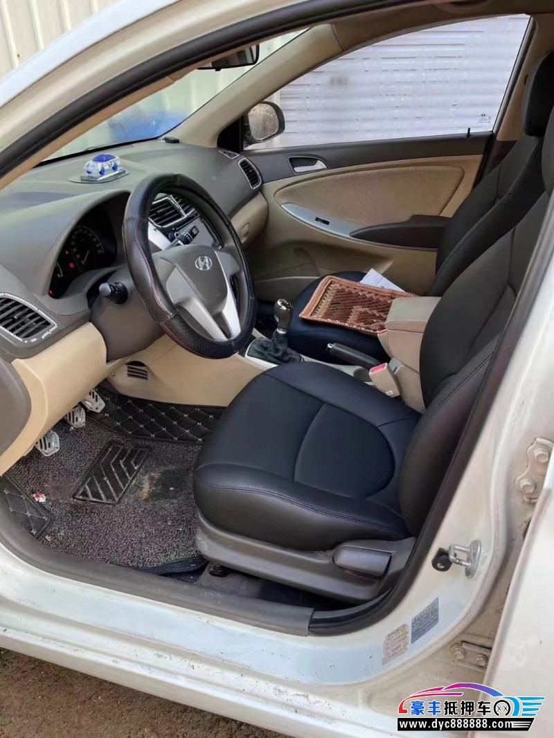 14年现代瑞纳轿车抵押车出售