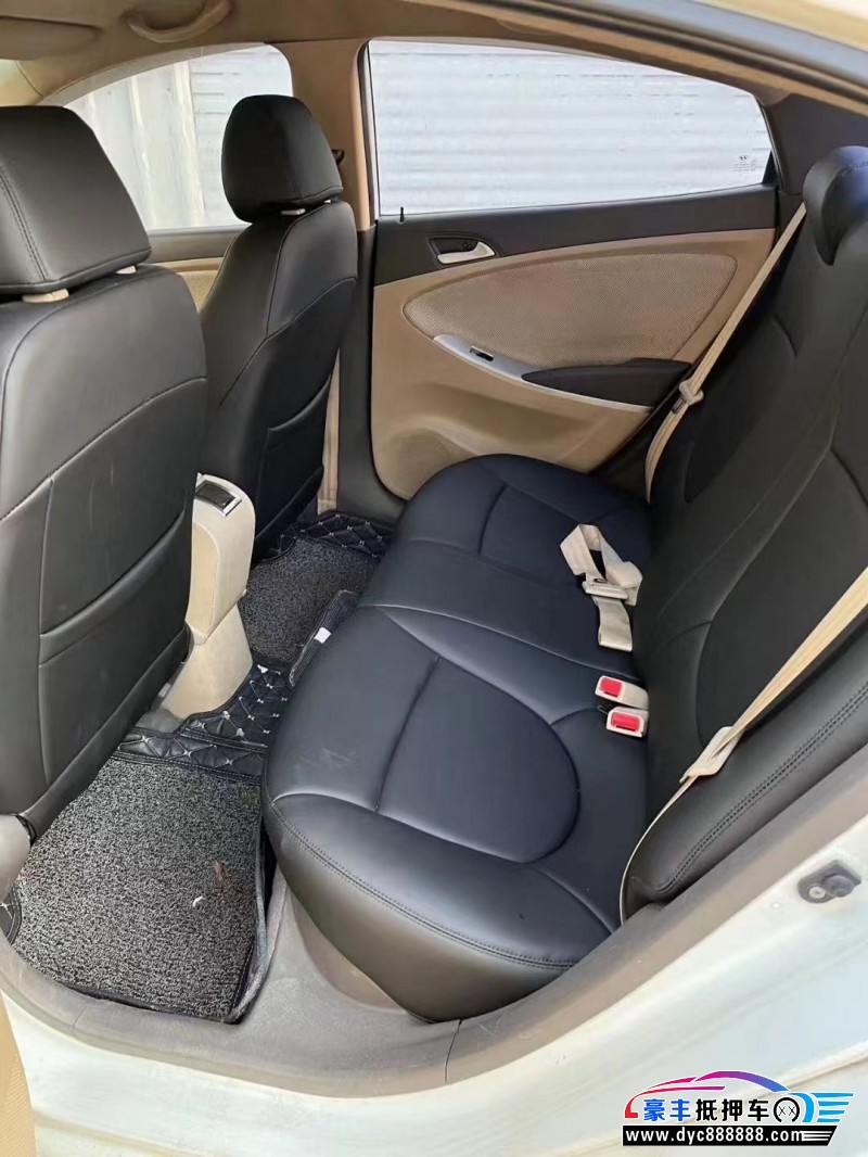 14年现代瑞纳轿车抵押车出售