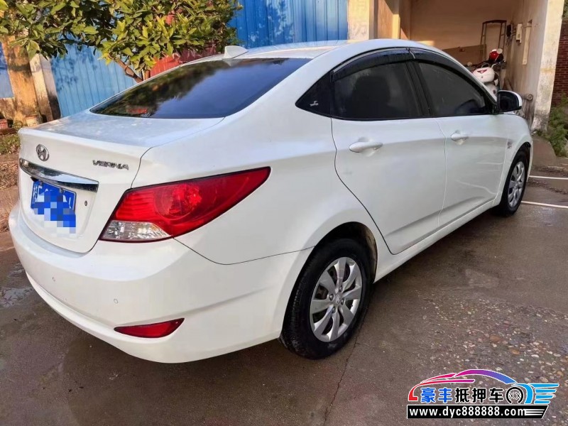 14年现代瑞纳轿车抵押车出售