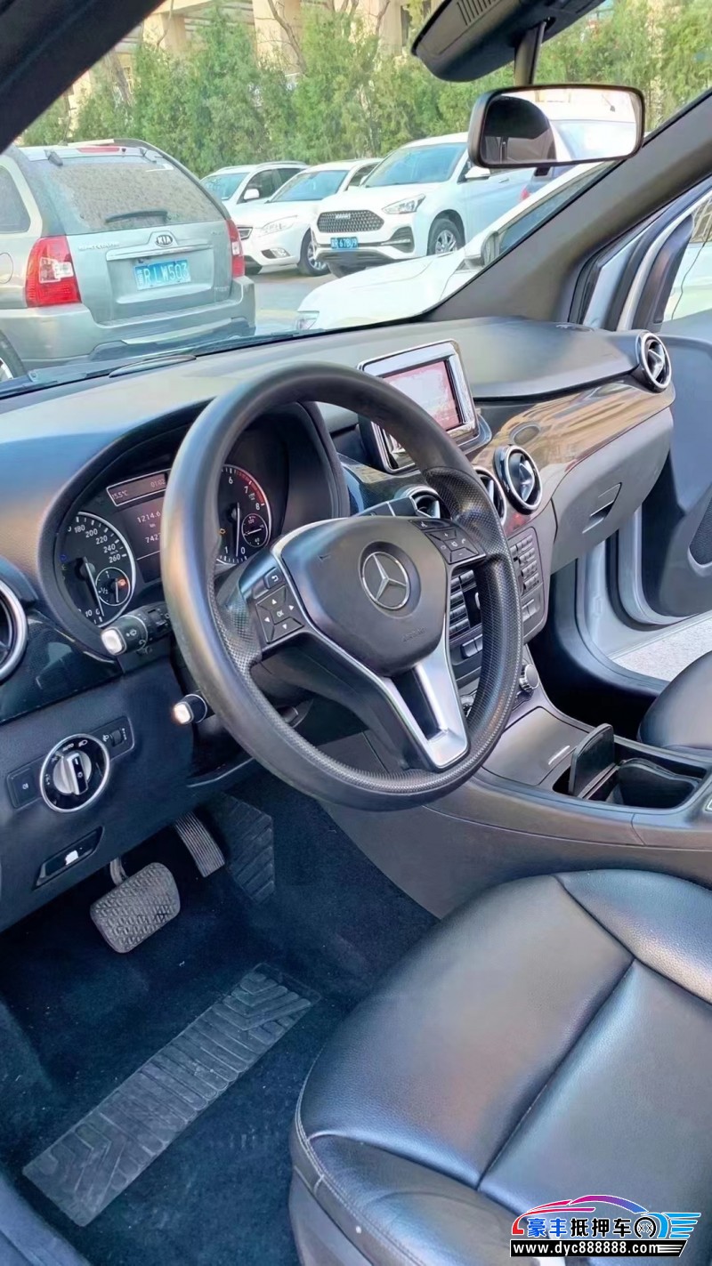 13年奔驰B级轿车抵押车出售