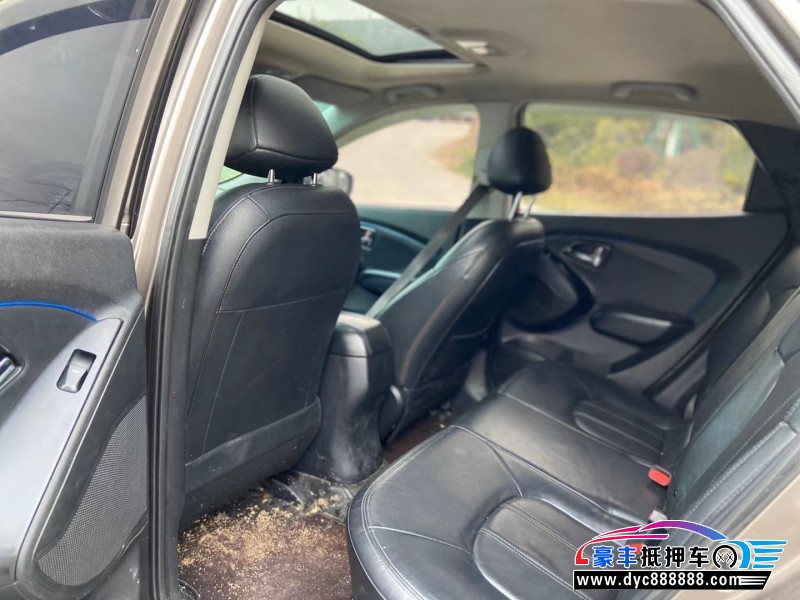 11年现代ix35轿车抵押车出售