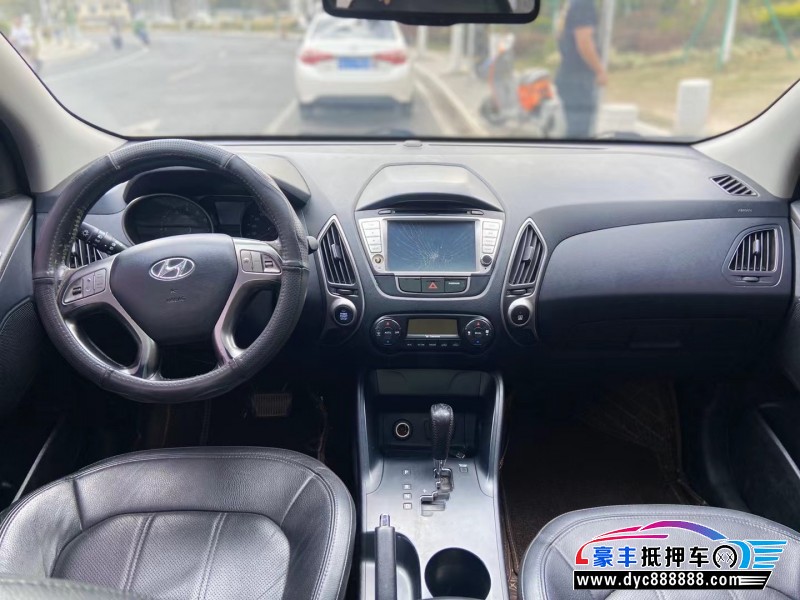 11年现代ix35轿车抵押车出售