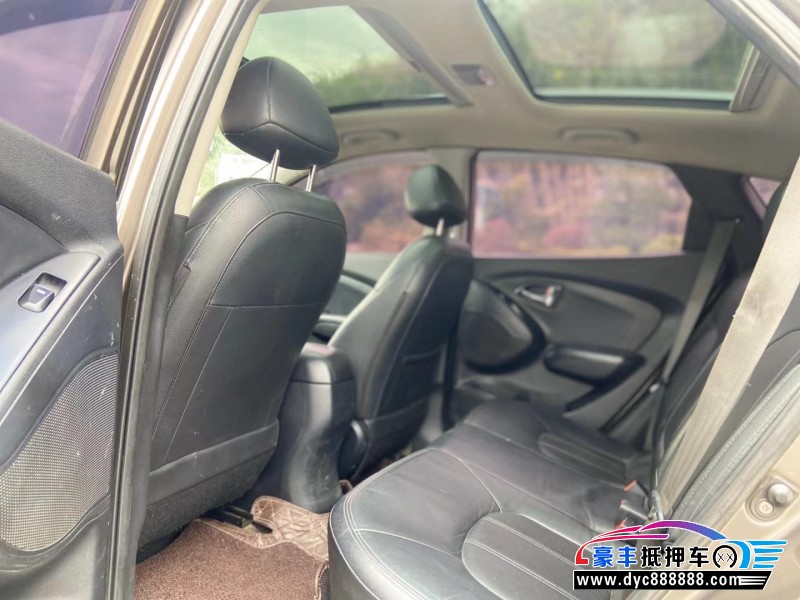 11年现代ix35轿车抵押车出售