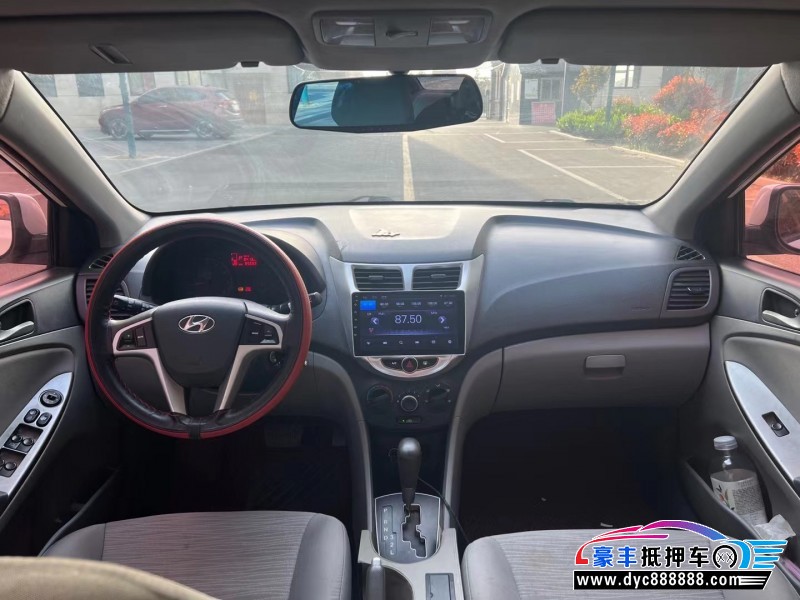 15年现代瑞纳轿车抵押车出售