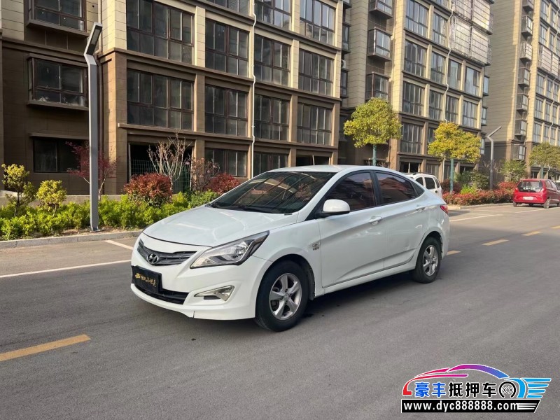 15年现代瑞纳轿车抵押车出售