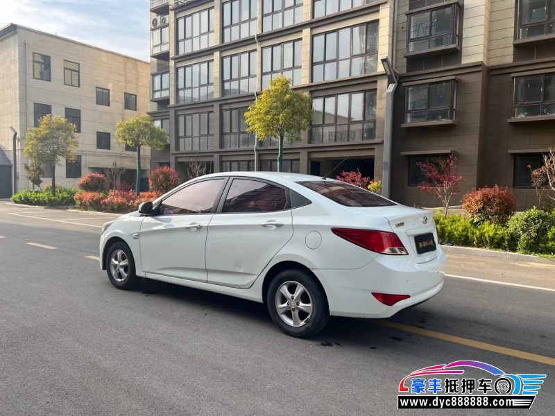 15年现代瑞纳轿车抵押车出售