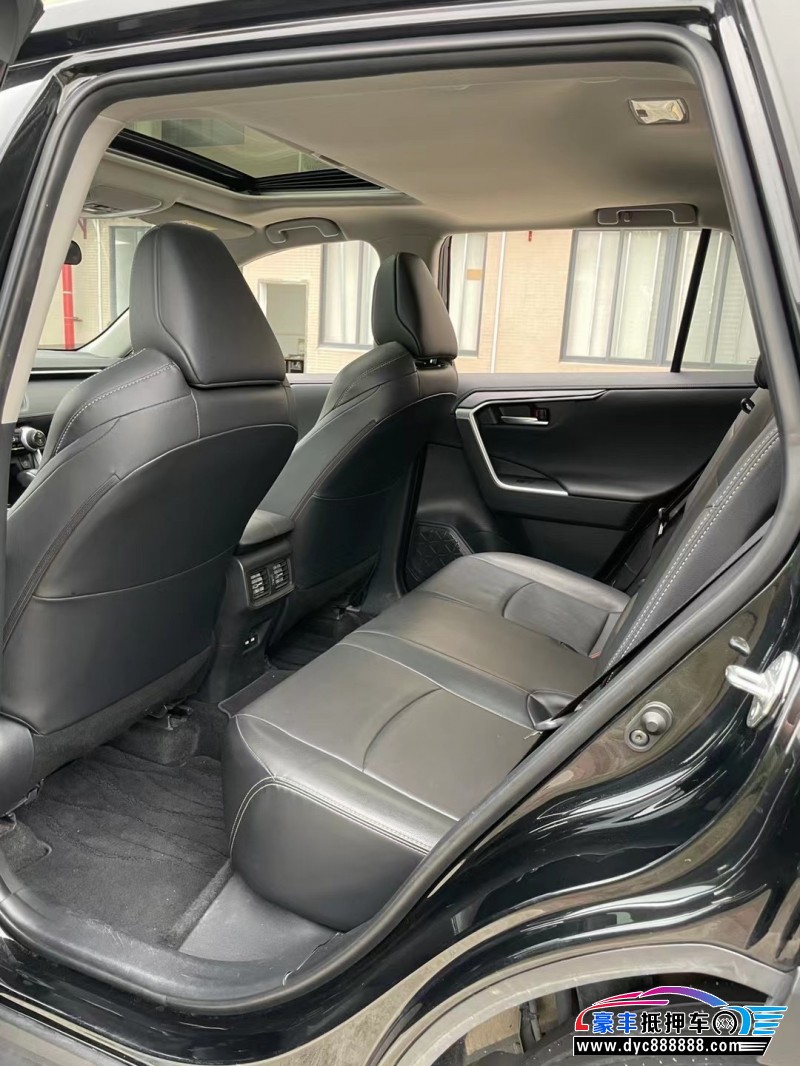 21年丰田威兰达轿车抵押车出售