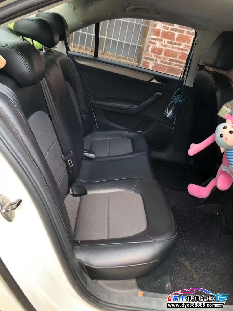 13年大众桑塔纳轿车抵押车出售