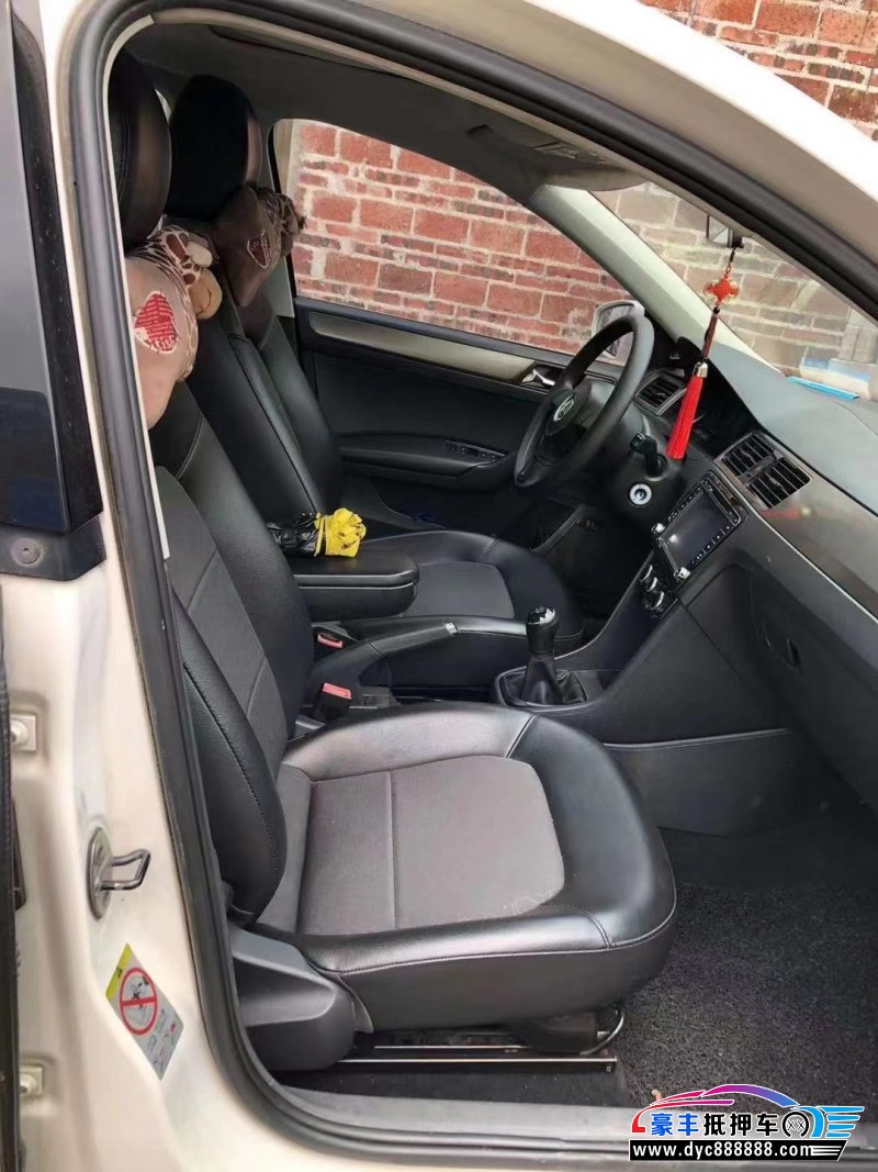 13年大众桑塔纳轿车抵押车出售