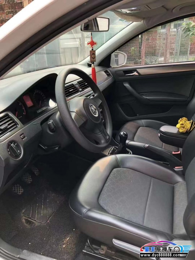 13年大众桑塔纳轿车抵押车出售