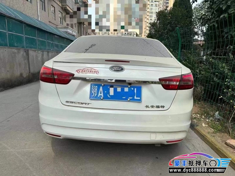 17年福特福睿斯轿车抵押车出售