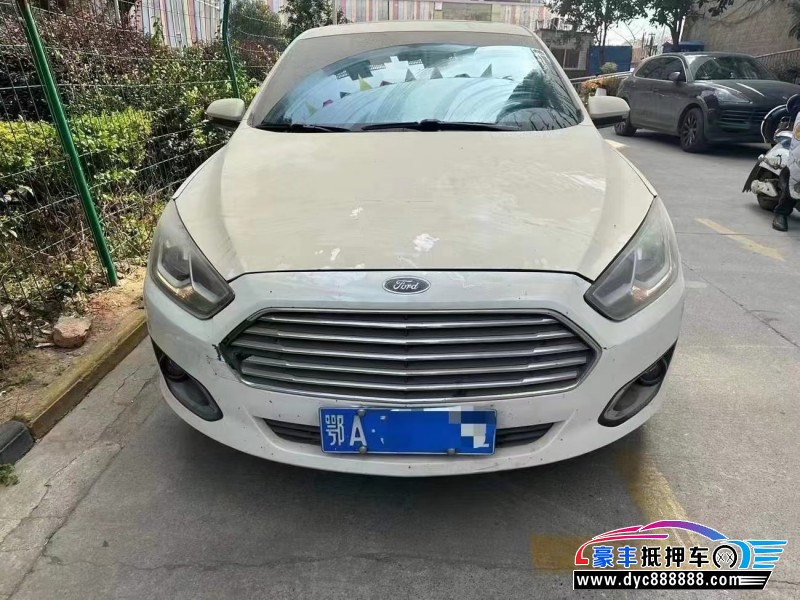 17年福特福睿斯轿车抵押车出售