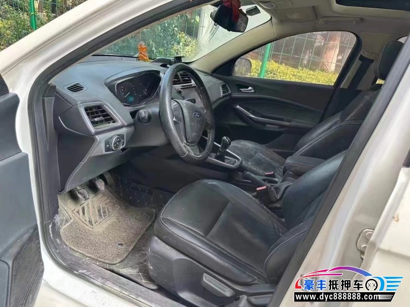 17年福特福睿斯轿车抵押车出售