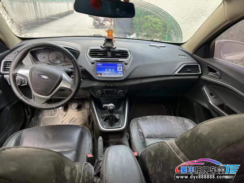 17年福特福睿斯轿车抵押车出售