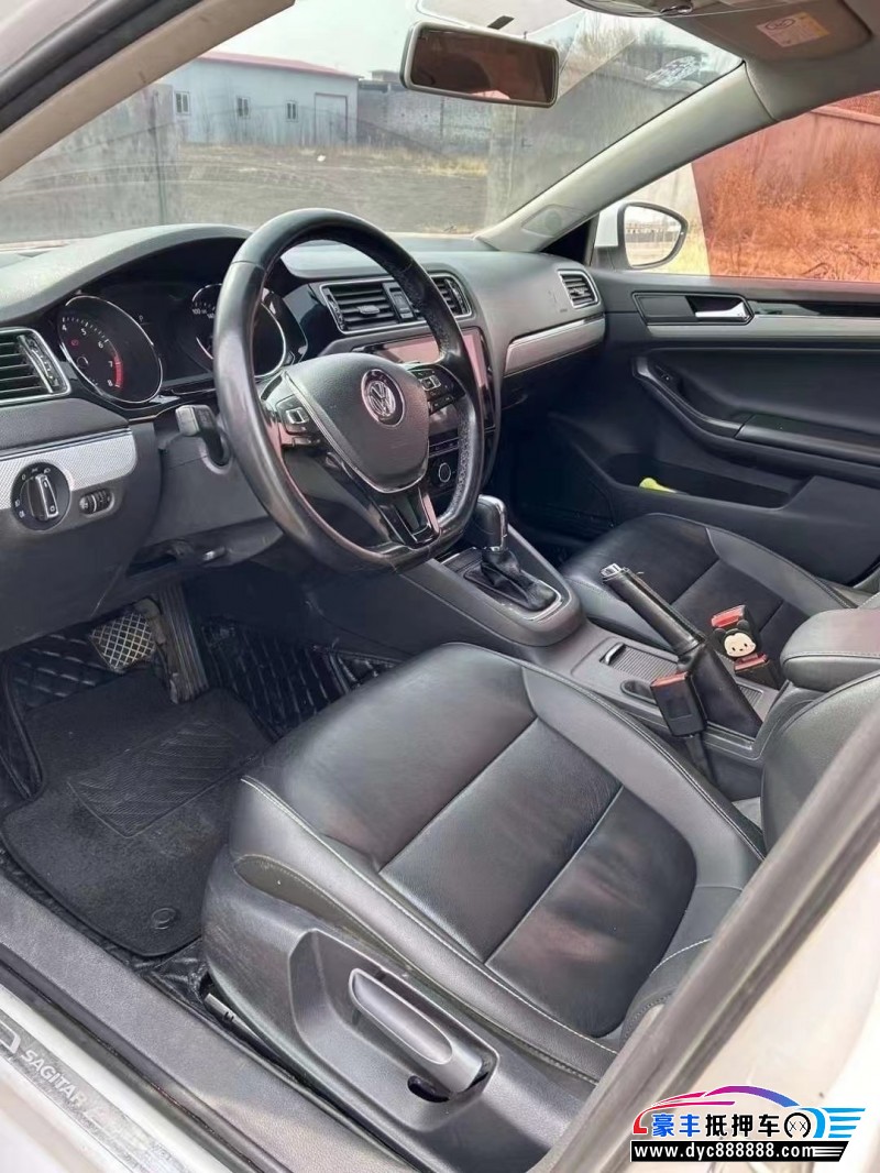 17年大众速腾轿车抵押车出售