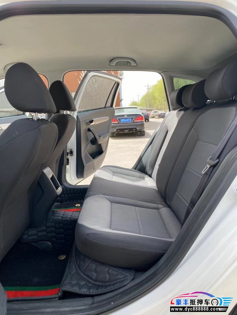 14年大众朗行轿车抵押车出售